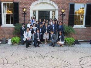 S&R Evermay財団の前で