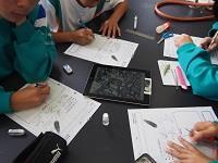 タブレット顕微鏡で気孔の観察（中学1年生）